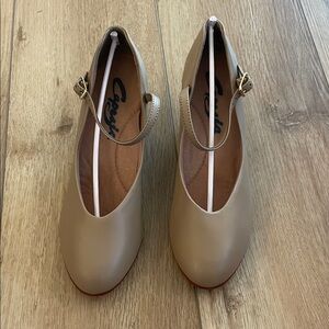 NWT Capezio JR Footlight Women's Tap/Dance shoe Size 7.5